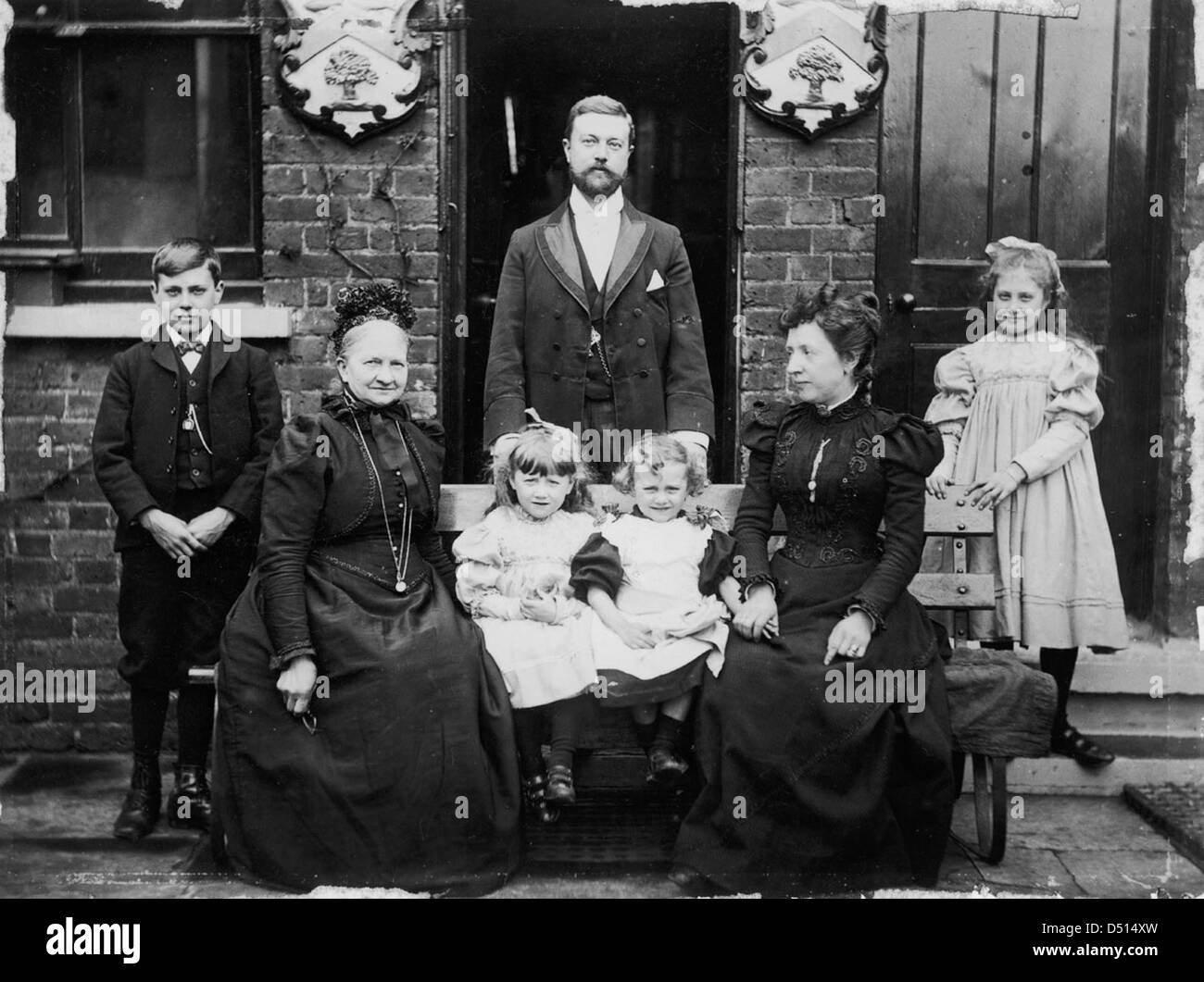 Ce portrait de C.F. Perry et de sa famille fait partie de la collection du National maritime Museum, Woolwich. Il reflète l'importance historique de la famille Perry dans l'histoire maritime. Banque D'Images
