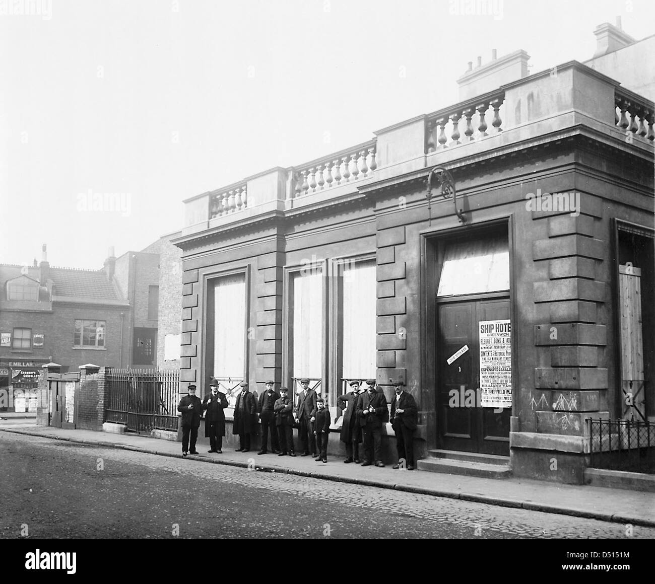 Le Ship Hotel à Greenwich, Londres, est un bâtiment historique emblématique représenté sur cette photographie. Situé près de la Tamise, il est étroitement associé à l'histoire maritime, présenté au Musée maritime national. Banque D'Images