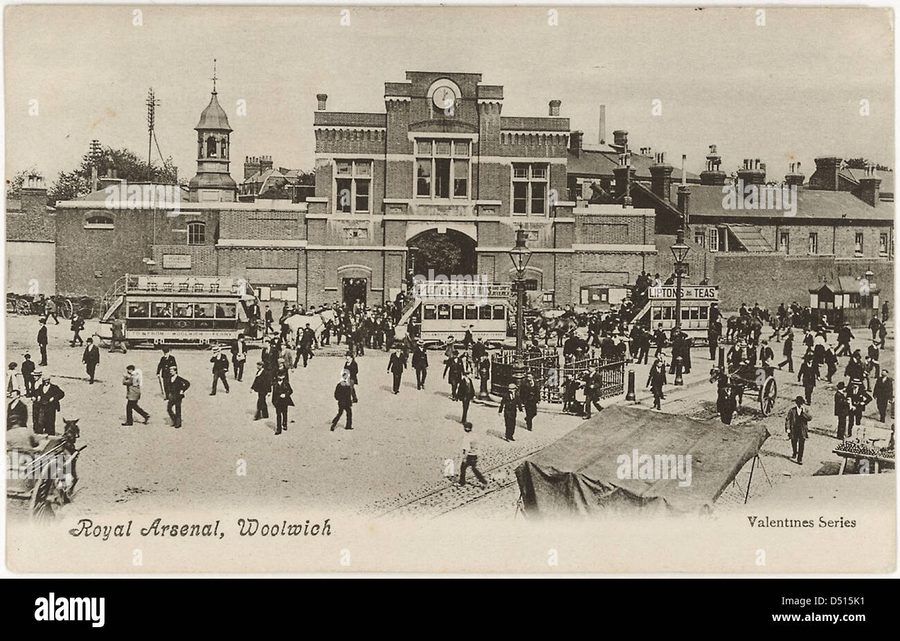 Cette image représente l'arsenal royal de Woolwich, à Londres, un site clé de l'histoire militaire britannique. La photographie fait partie de la collection du National maritime Museum sur l'infrastructure de défense britannique. Banque D'Images