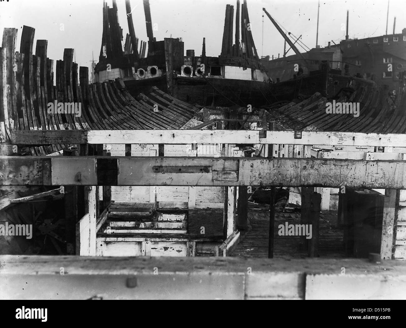 L'intérieur du navire 'Edgar', situé à Castle's Yard, à Charleton, est montré dans cette photographie historique. L'image fournit un aperçu de la disposition et de l'état du navire pendant son utilisation. Banque D'Images