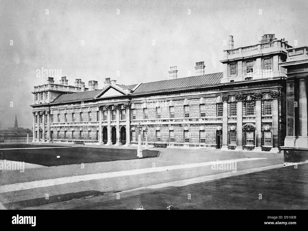 Le Royal Naval College, situé à Greenwich, en Angleterre, est un site historique emblématique. Il a servi de centre de formation navale pendant des siècles et reste un élément clé du patrimoine maritime britannique. Banque D'Images