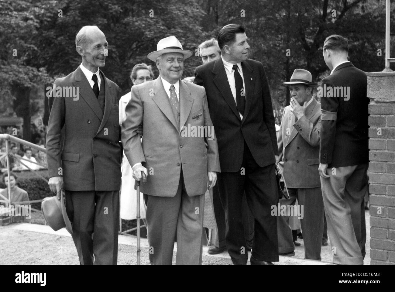 Hoppegarten, RDA, Wilhelm Pieck (deuxième à gauche), Président de l'Etat de la RDA Banque D'Images