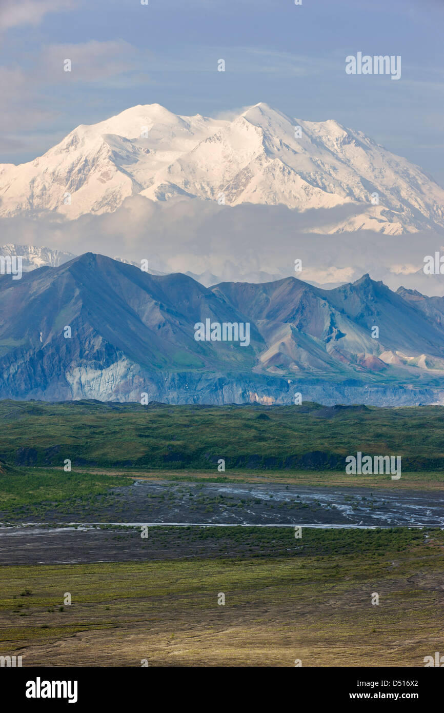 Mt. McKinley (Denali Mountain), point le plus élevé en Amérique du Nord (20 320') vue depuis le côté ouest de Denali National Park, AK Banque D'Images