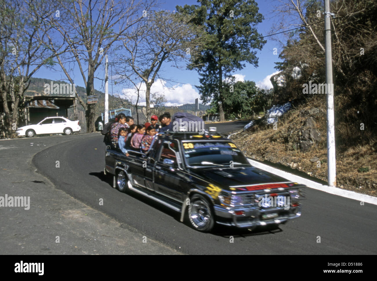 Un ramassage de taxi surchargé à Santiago Atitlan Banque D'Images