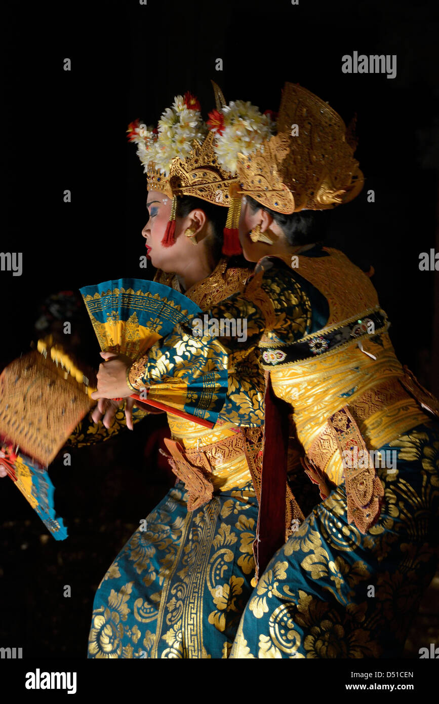 L'Asie, INDONÉSIE, Bali, Ubud, région centrale, la danse traditionnelle dans le wantilan Banque D'Images