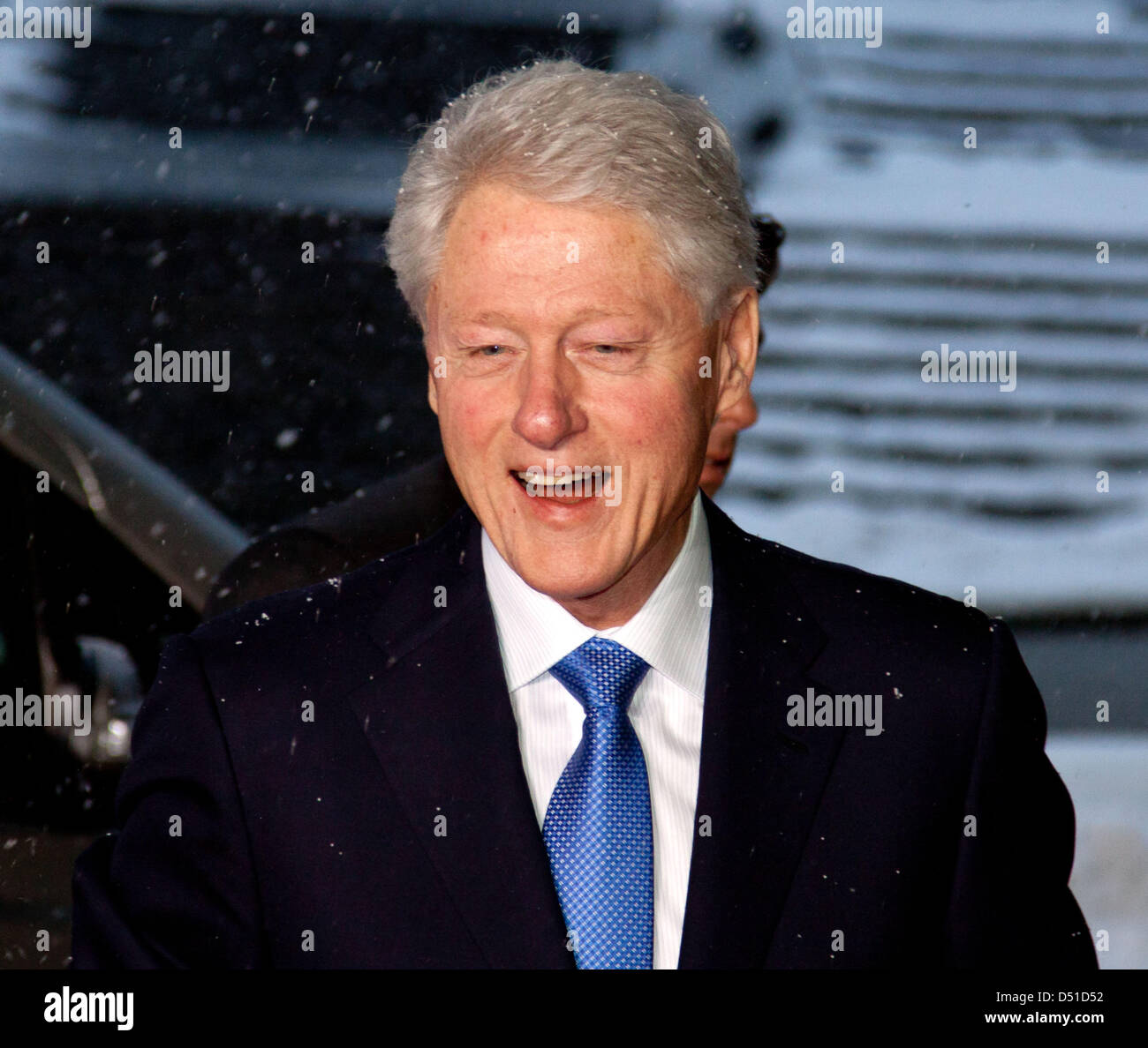 L'ancien président américain Bill Clinton arrive avec la délégation américaine au siège de la FIFA à Zurich, Suisse, 01 décembre 2010. Photo : Hubert Boesl Banque D'Images