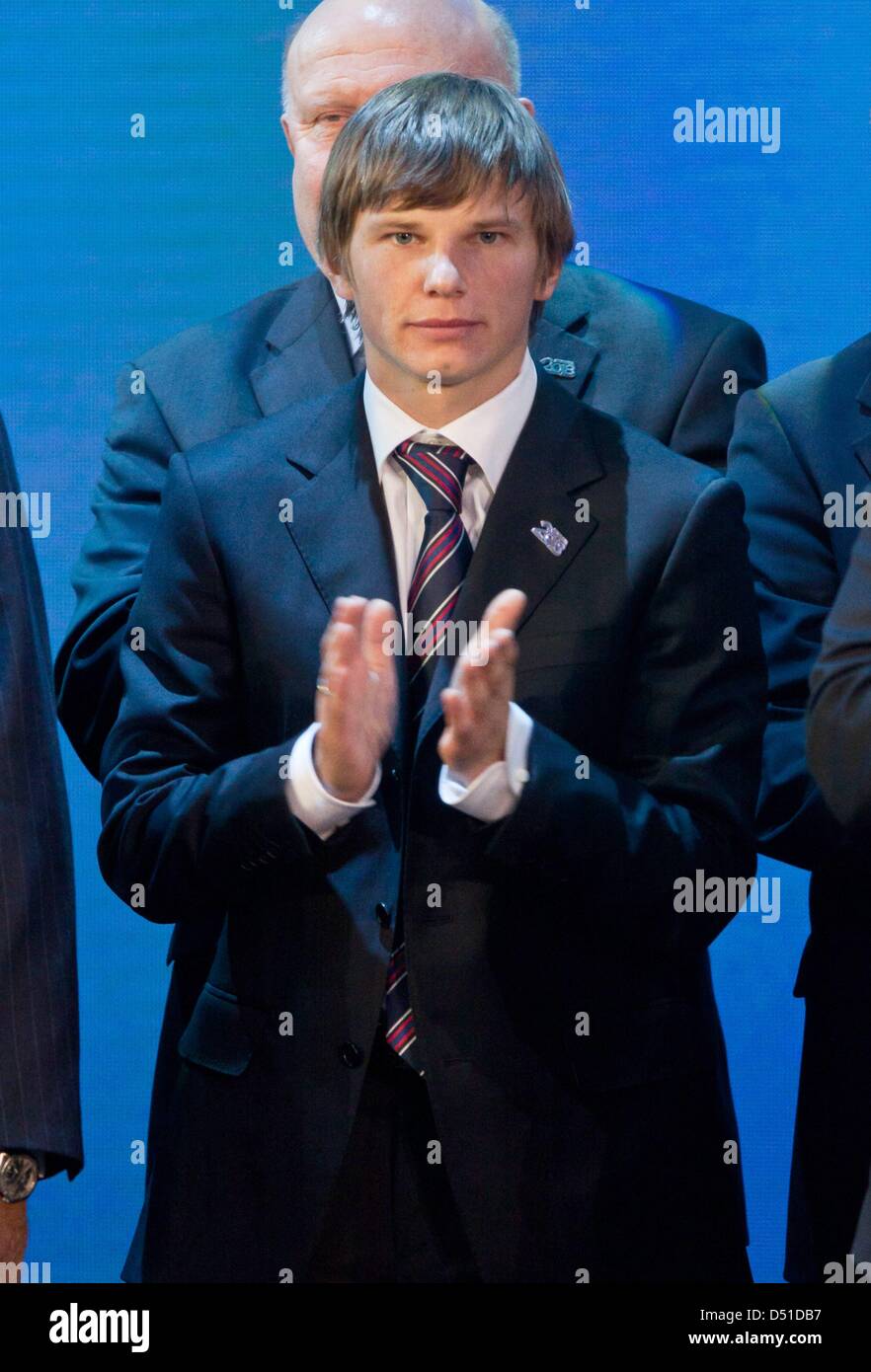 Joueur de football russe Andrey Arshavin célèbre l'annonce de la Russie en tant que pays hôte de la Coupe du Monde de football 2018 dans le Centre de Foires de Zurich, Suisse, 02 décembre 2010. Photo : Hubert Boesl Banque D'Images