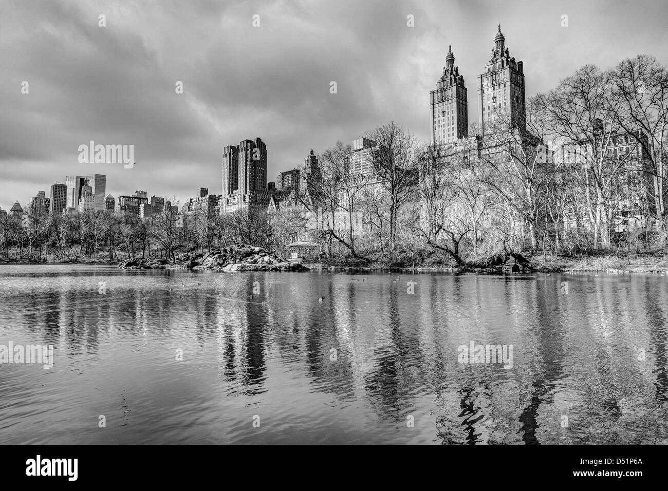 Central Park, New York City en hiver au lac Banque D'Images