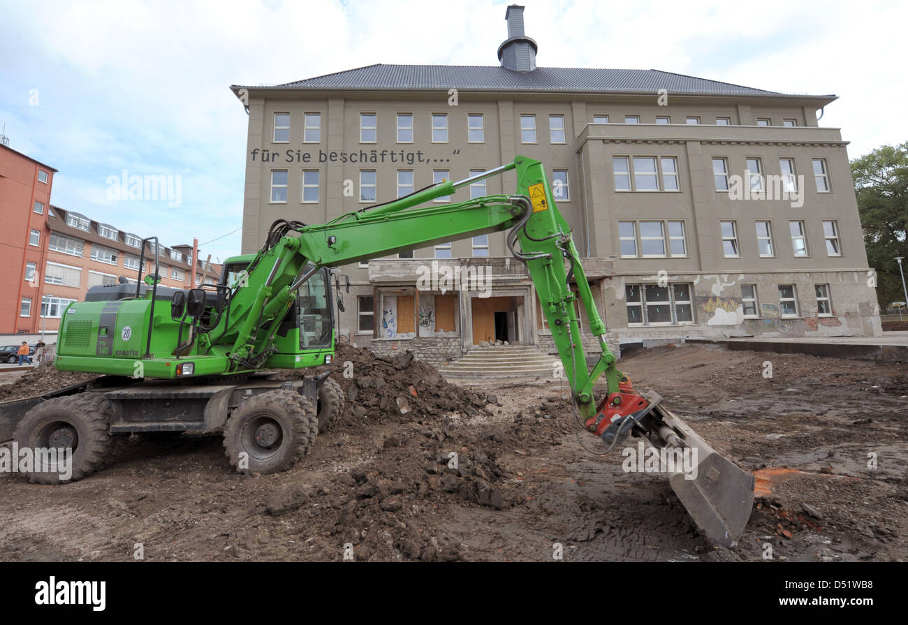 Voir sur le site de construction pour l'avenir 'holocauste Topf & fils - le four les constructeurs d'Auschwitz' à Erfurt, Allemagne, 30 septembre 2010. Le bâtiment restauré est d'être inauguré le 27 janvier 2011. "Topf & fils construit les fours de concentration et d'extermination d'Auschwitz-Birkenau, camps de Buchenwald, Dachau et Mauthausen. Photo : MARTIN SCHUTT Banque D'Images