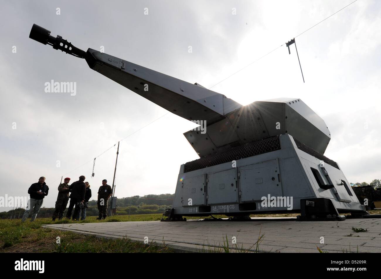 Un canon qui fait partie du système de défense 'Mantis' (Réseau Autonome et  modulaire Système d'interception et de ciblage) par le fabricant suisse  Oerlikon est en vedette à un champ de tir