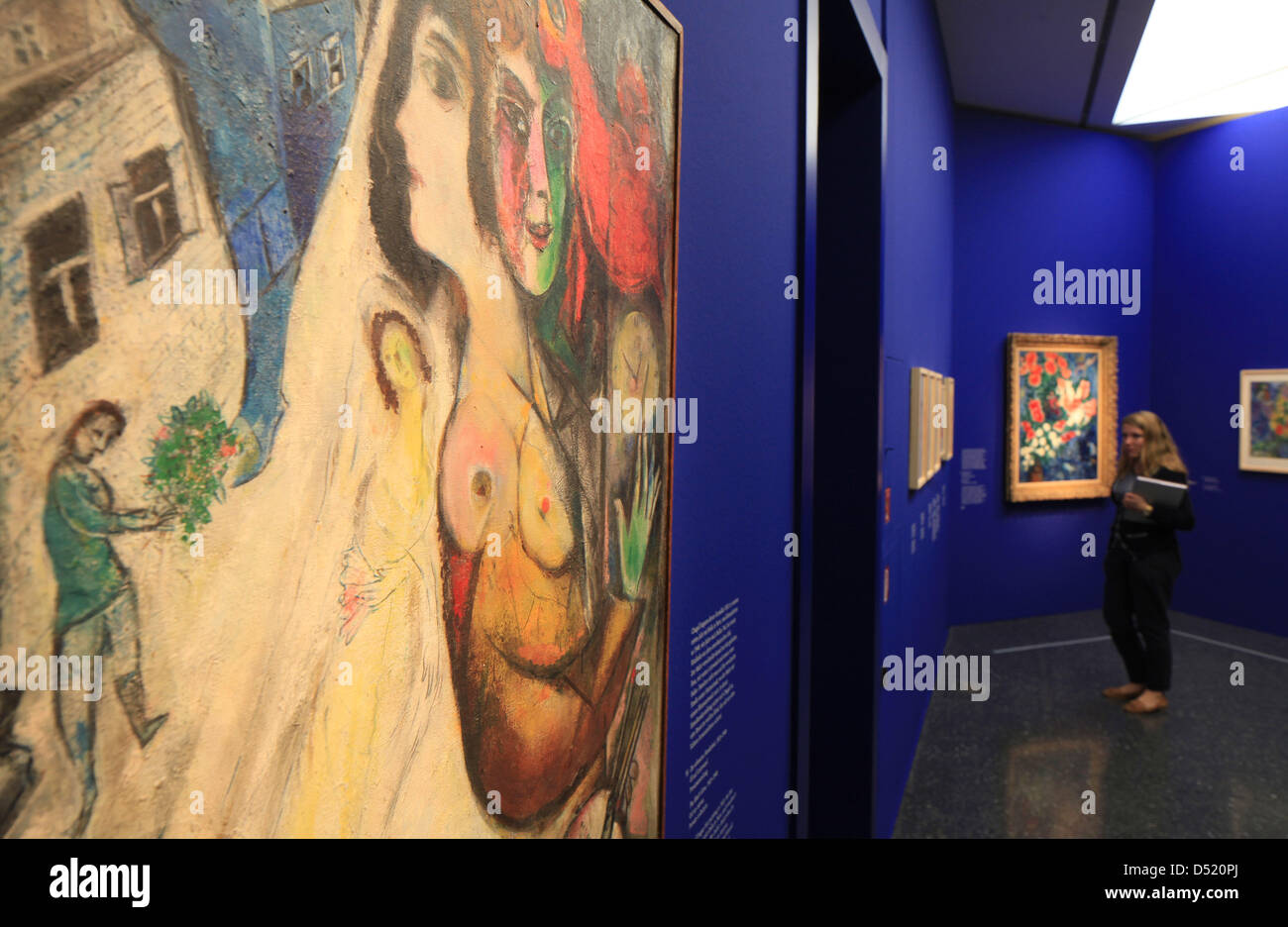 Les yeux d'une femme le travail "Le gant noir', par Marc Chagall à Bucerius  Forum de l'Art à Hambourg, Allemagne, 07 octobre 2010. Quelque 150  peintures, dessins et gravures de Chagall sont
