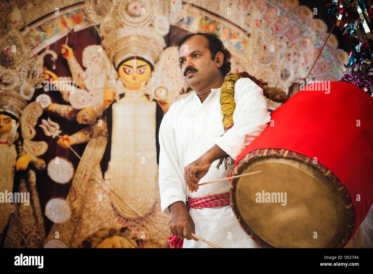 Jeu Dhaki Dhak à Durga Puja Banque D'Images