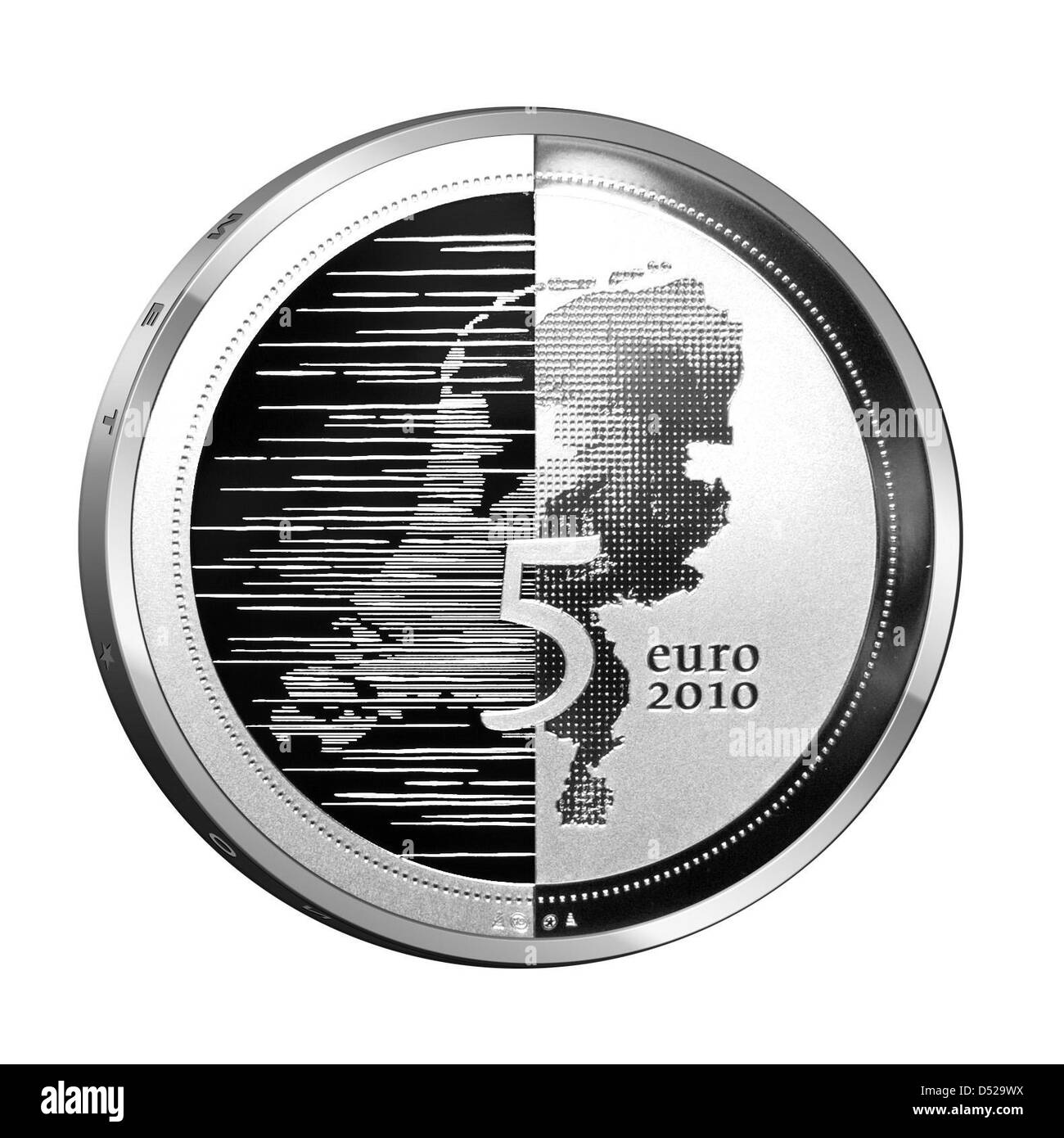 Un document non daté Royal Dutch Mint de la première pièce de cinq euros Waterland. La pièce montre la séparation entre haut et bas de l'eau aux Pays-Bas. Photo : Royal Dutch Mint / document / EDITORIAL UTILISEZ UNIQUEMENT Banque D'Images