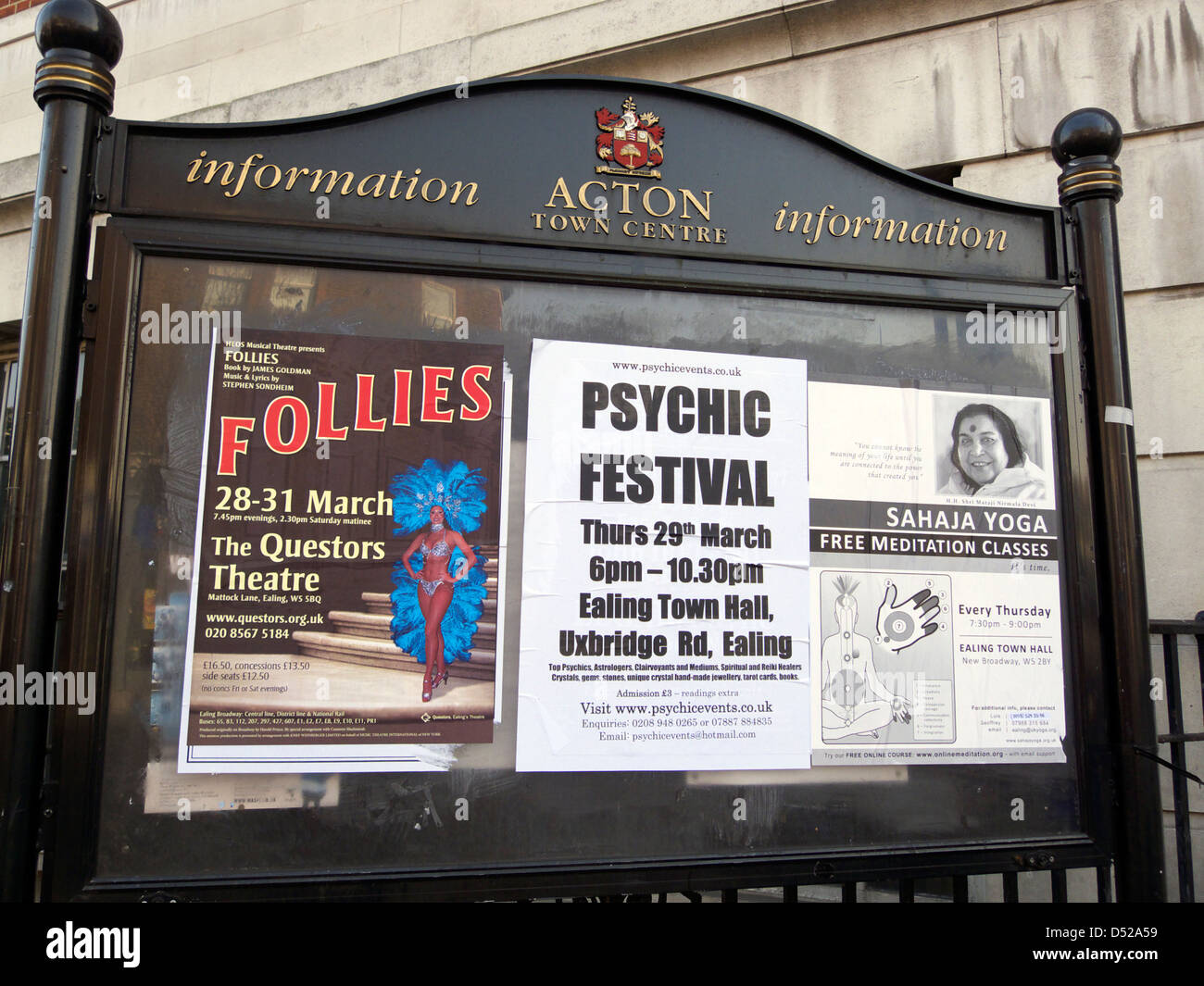 United Kingdom West acton Londres une affiche à l'extérieur de l'hôtel de ville Banque D'Images