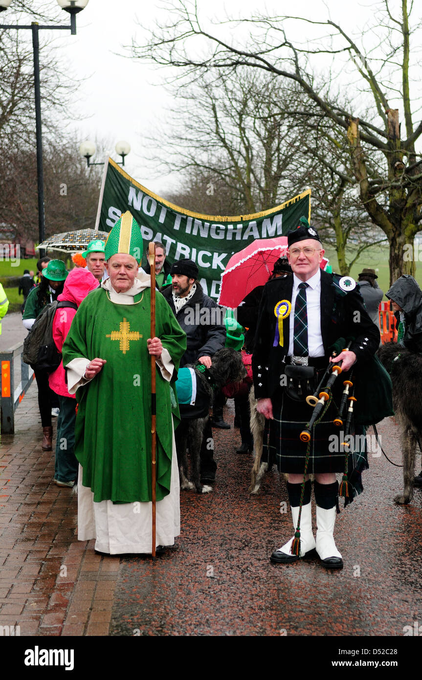 St Patrick's Day Parade, le centre-ville de Nottingham en Angleterre.2013. Banque D'Images