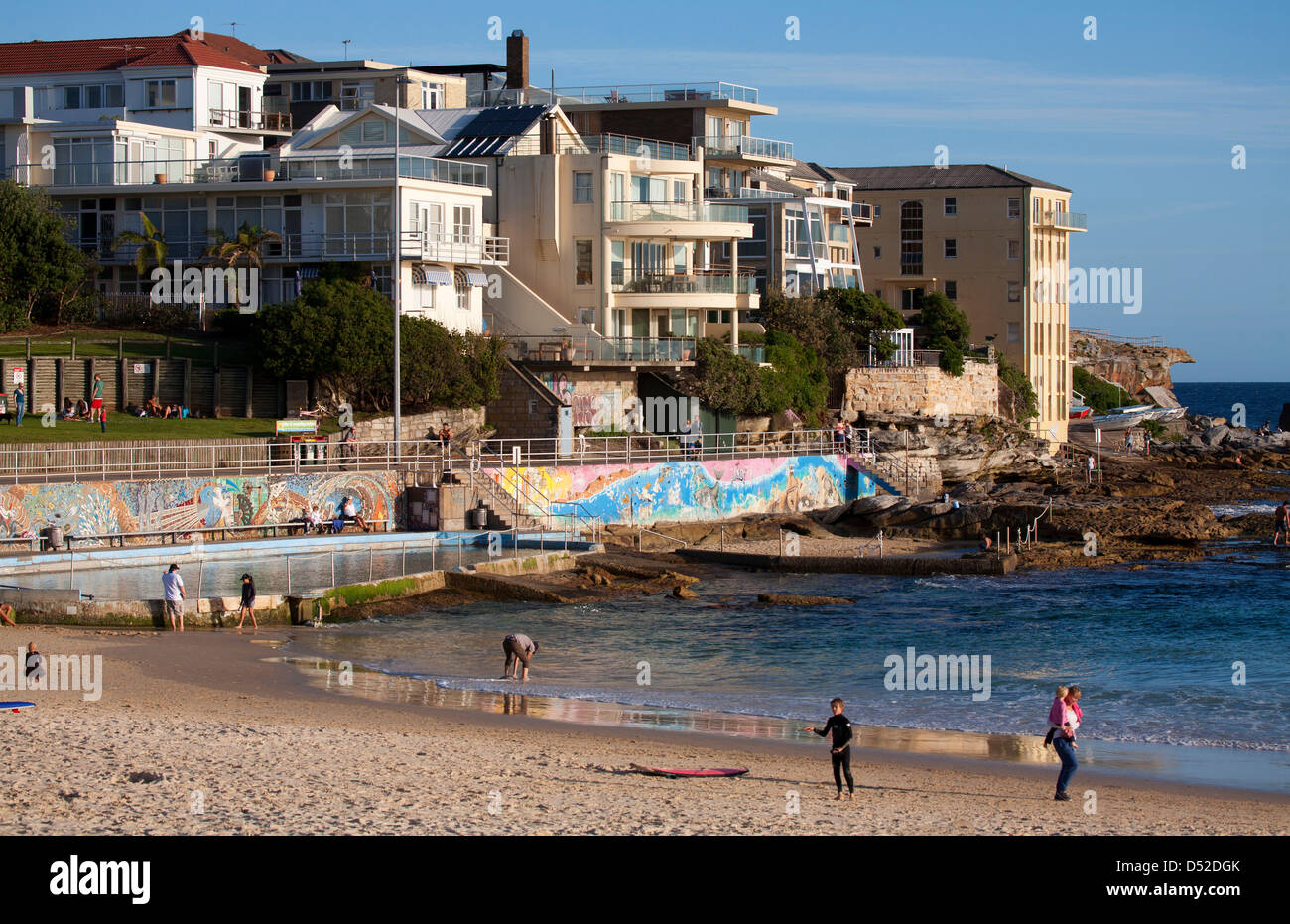 Fin d'après-midi au bord de l'habitation à Bondi Beach Sydney Australie Banque D'Images
