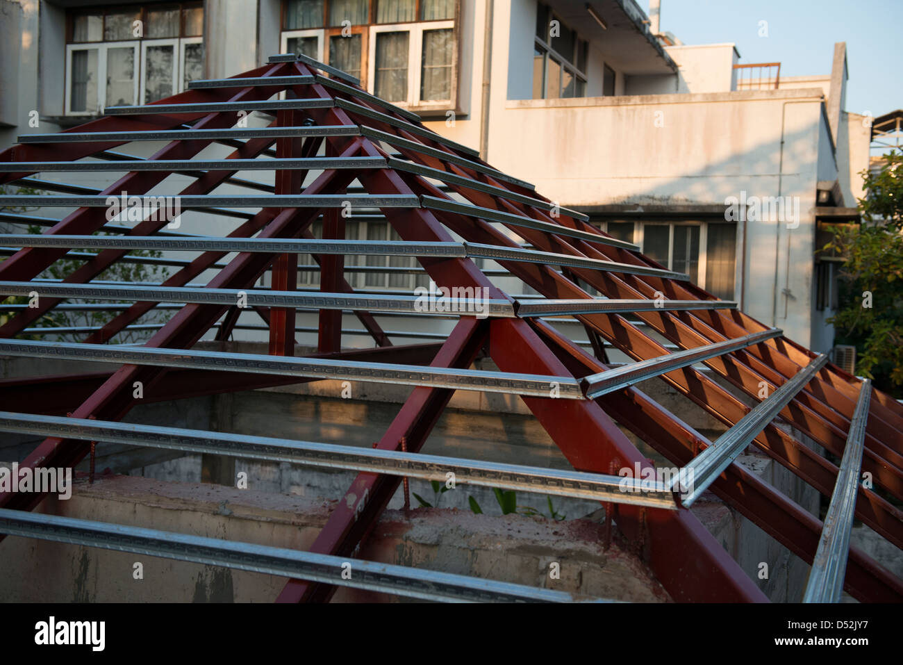 Thai house construction de chevrons avec poutre d'acier, des matériaux normalement utilisés de nos jours. Lampang, Thaïlande Banque D'Images