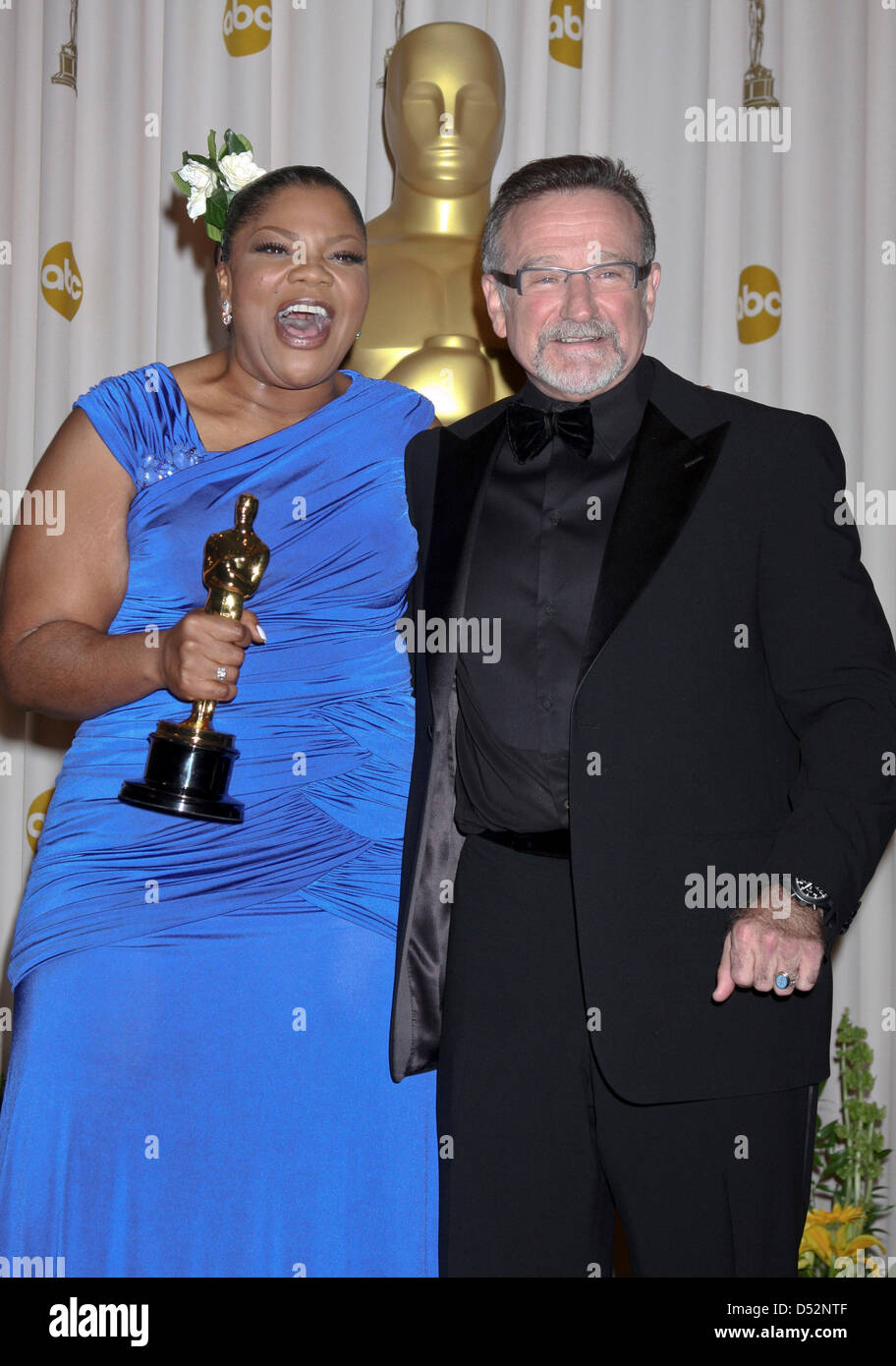 Actrice américaine Mo'nique et l'acteur américain Robin Williams posent à la 82e Conférence annuelle de l'Academy Awards au Kodak Theatre à Hollywood, USA, 07 mars 2010. Mo'nique a remporté l'Oscar de la Meilleure Actrice pour sa performance dans 'Precious : D'après le roman 'Push' by Sapphire". Les oscars sont attribués pour les efforts individuels ou collectifs en cinématographie dans jusqu'à 25 catégories. Photo : Banque D'Images
