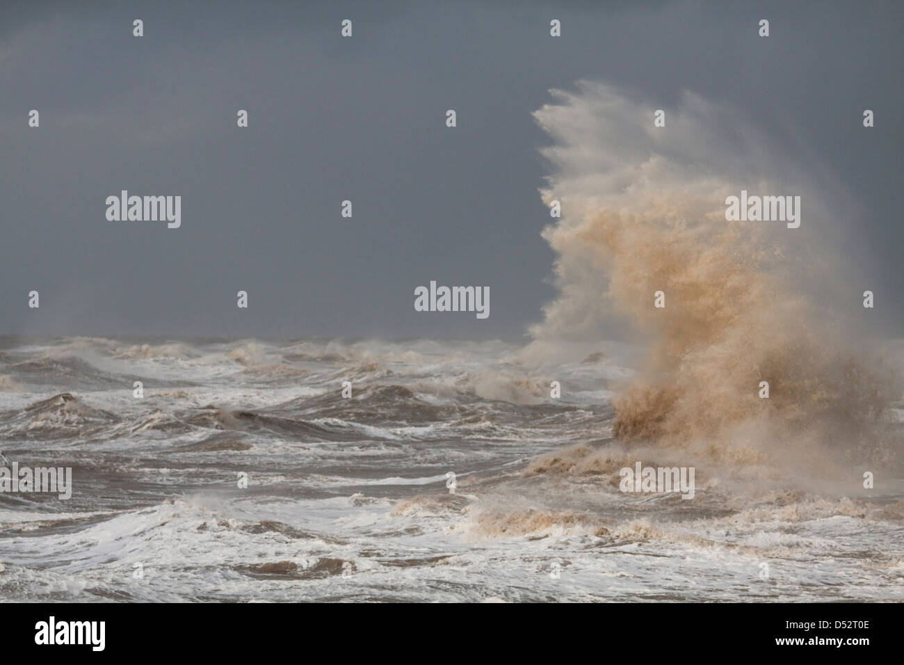 Les ondes de tempête à Blackpool Banque D'Images