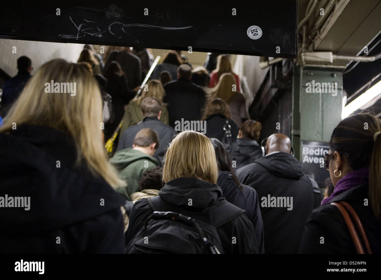 New York City, USA, ueberfuellter sortie du métro Bedford Avenue Banque D'Images
