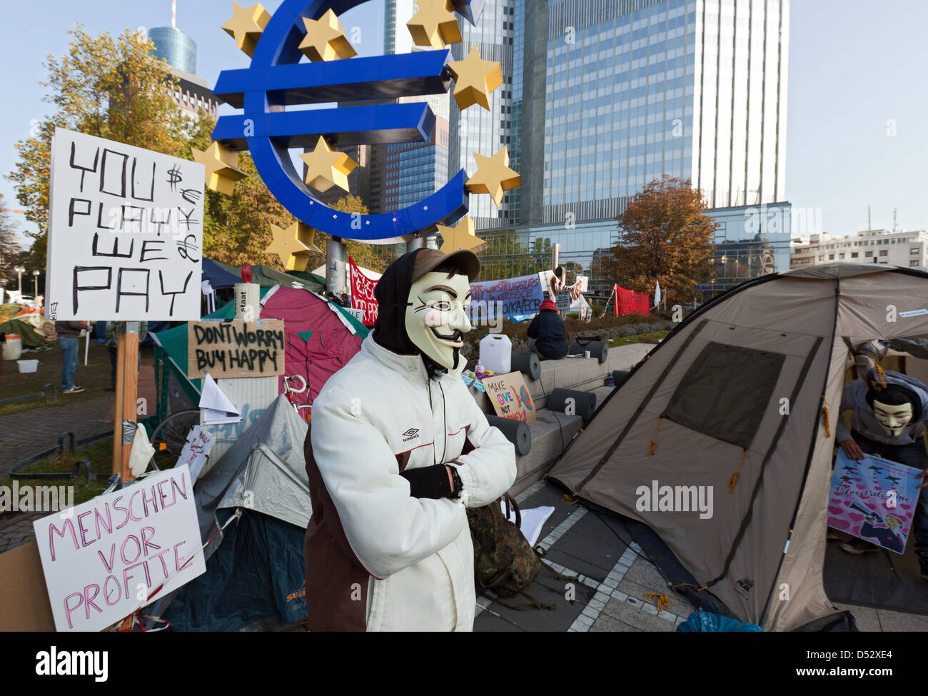 Frankfurt am Main, Allemagne, anonyme, des militants ont manifesté devant la BCE Banque D'Images