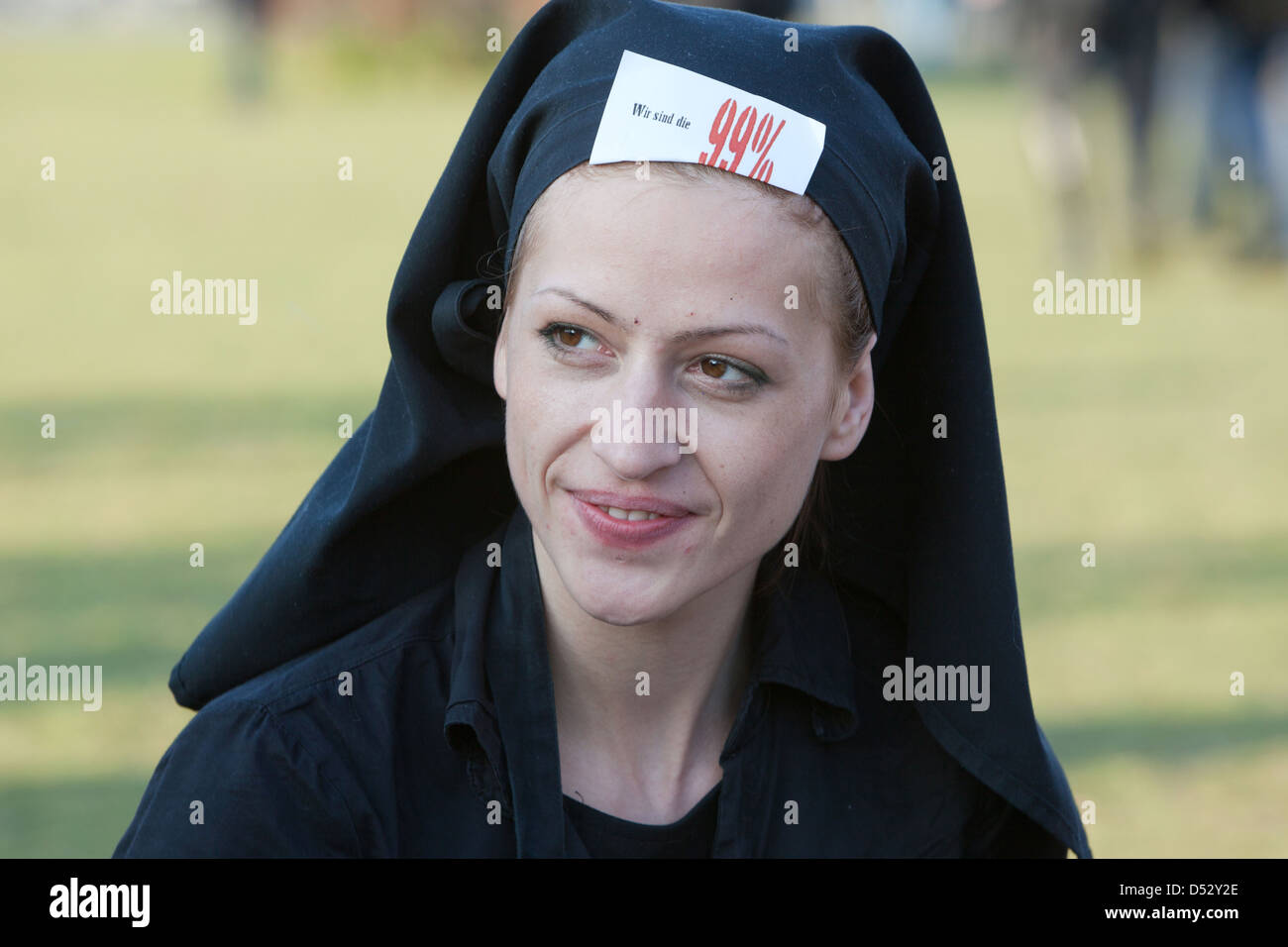 Berlin, Allemagne, Anhaengerin le mouvement Occupy montre au centre-ville Banque D'Images
