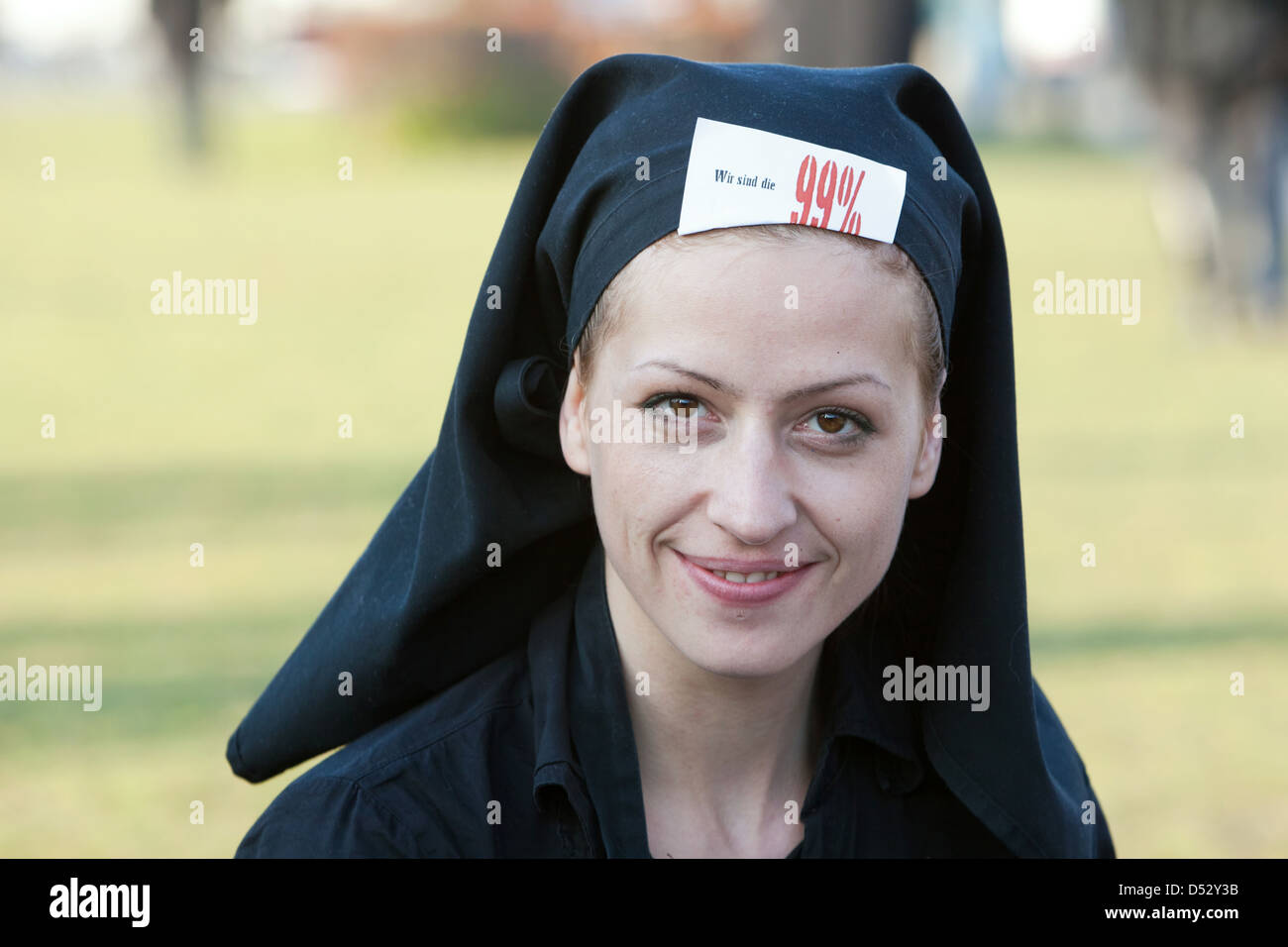 Berlin, Allemagne, Anhaengerin le mouvement Occupy montre au centre-ville Banque D'Images