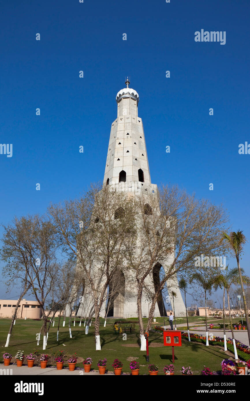 Le baba Banda Singh Bahadur monument et jardins dans l'état indien du Pendjab. Banque D'Images