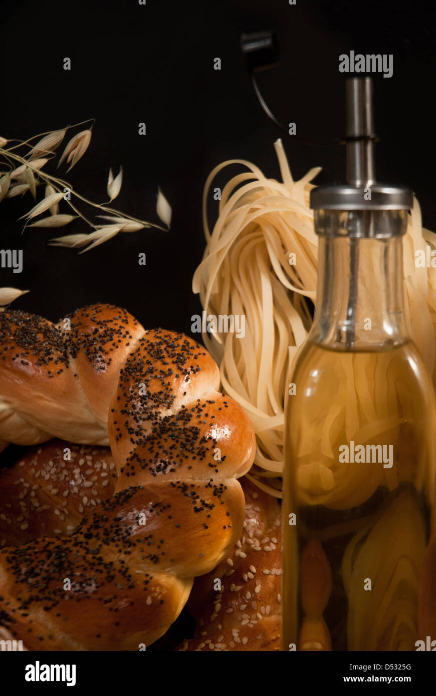 Bon repas avec du pain et céréales Banque D'Images