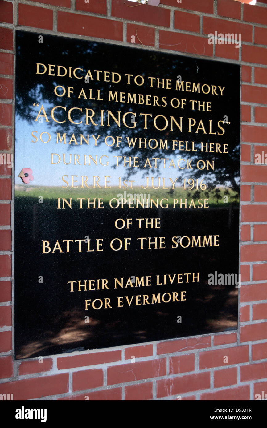 Plaque avec la réflexion (*) sur le mémorial dédié à l'Accrington Pals, Sheffield Memorial Park, Somme, Picardie, France. Banque D'Images