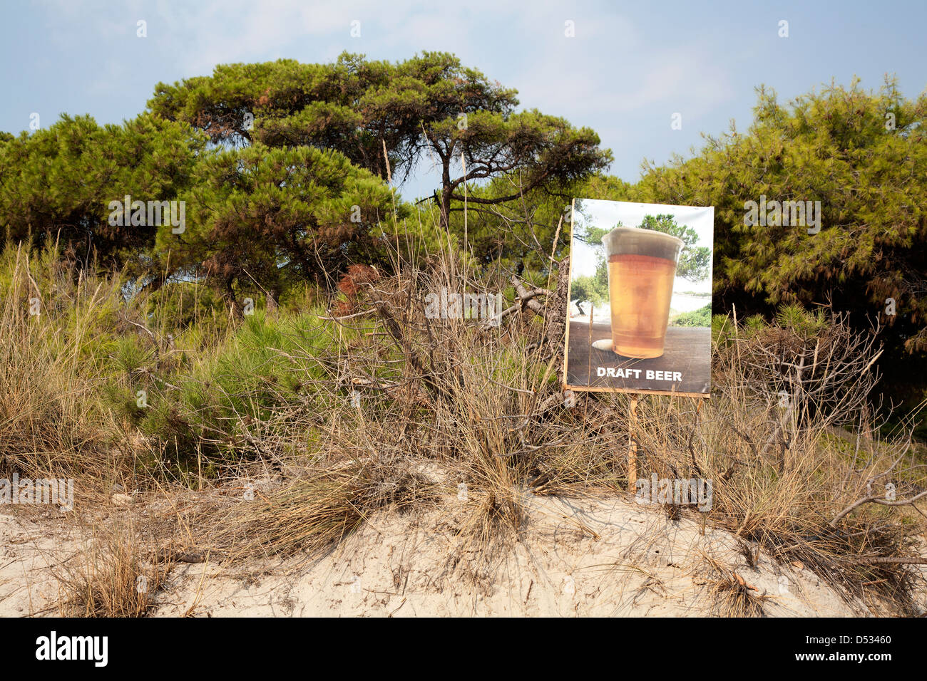 Vourvourou, Grèce, une affiche annonce pour la bière pression Banque D'Images