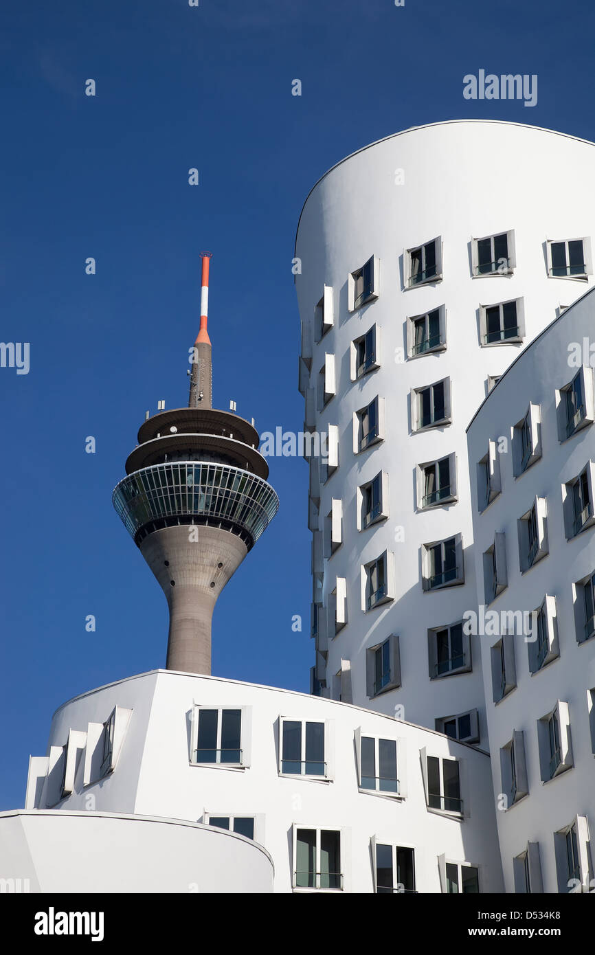 Düsseldorf, Allemagne, le Rhin et le Rhin, dans le port des médias Banque D'Images