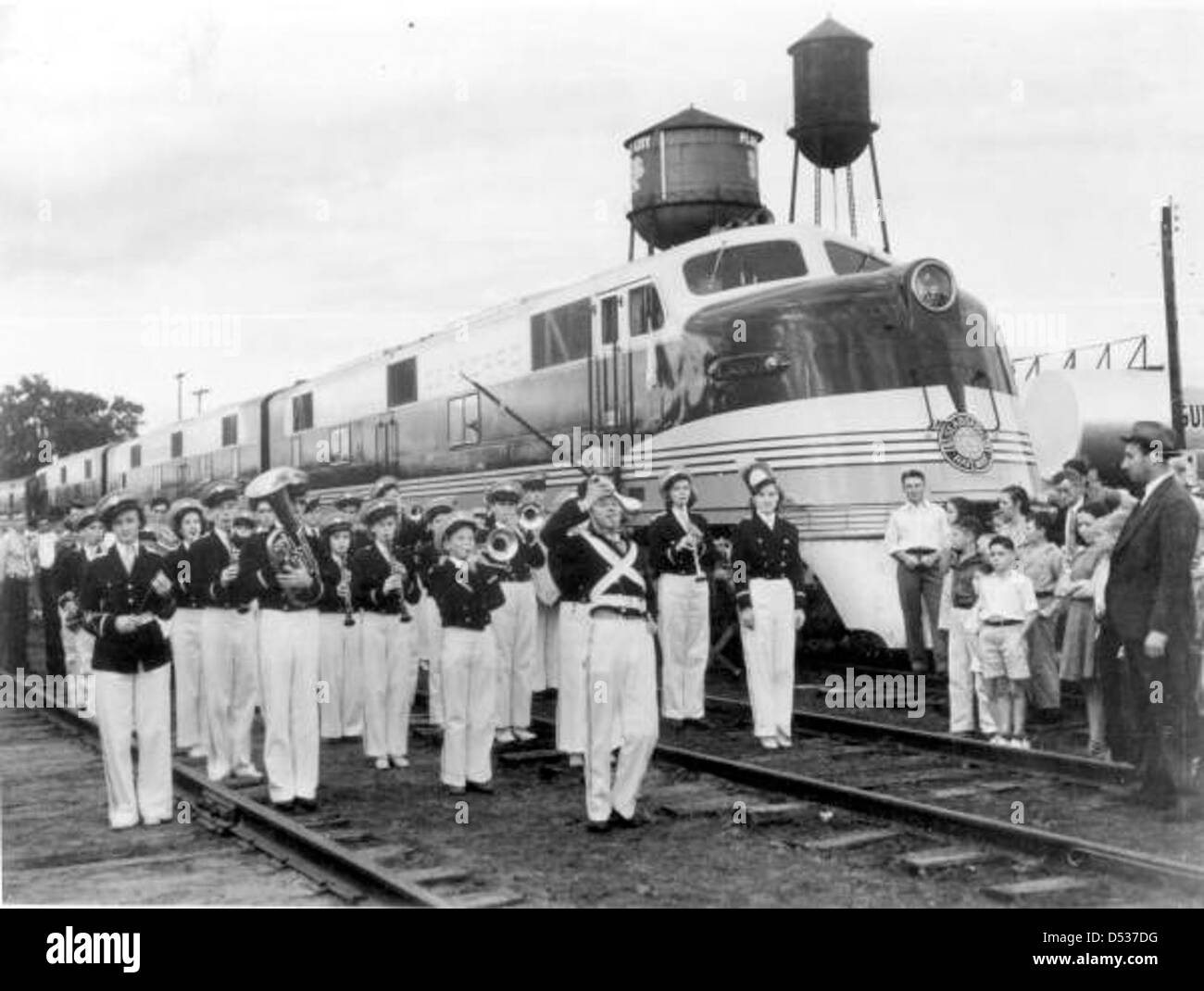 L’emblématique train Orange Blossom Special arrive à Plant City, en Floride, symbole de l’histoire ferroviaire de la Floride et du rôle des trains dans les transports au cours du XXe siècle. Banque D'Images