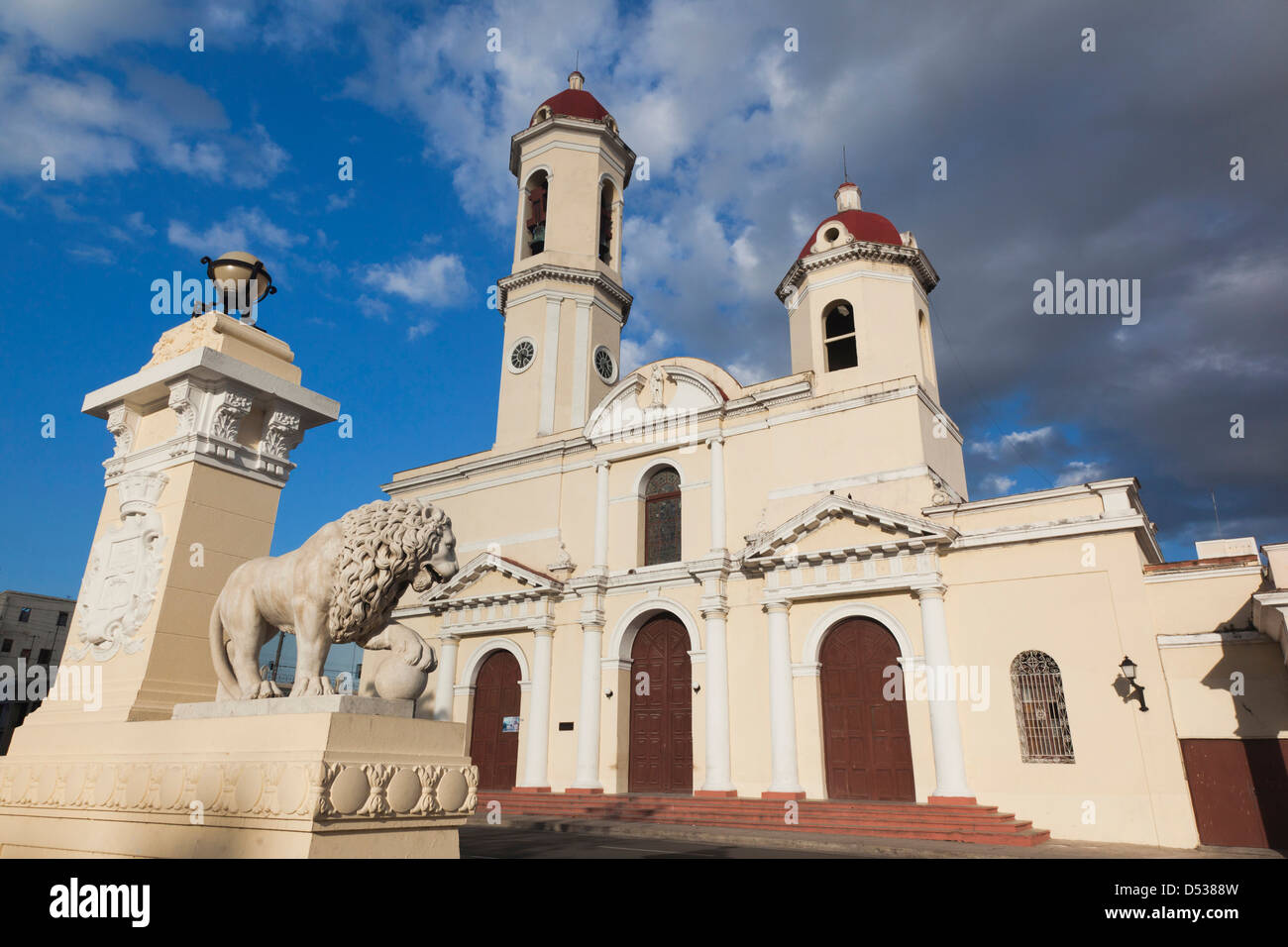 Cuba, Cienfuegos, Cienfuegos Province, Catedral de la Purisma Concepcion cathédrale, la fin de l'après-midi Banque D'Images