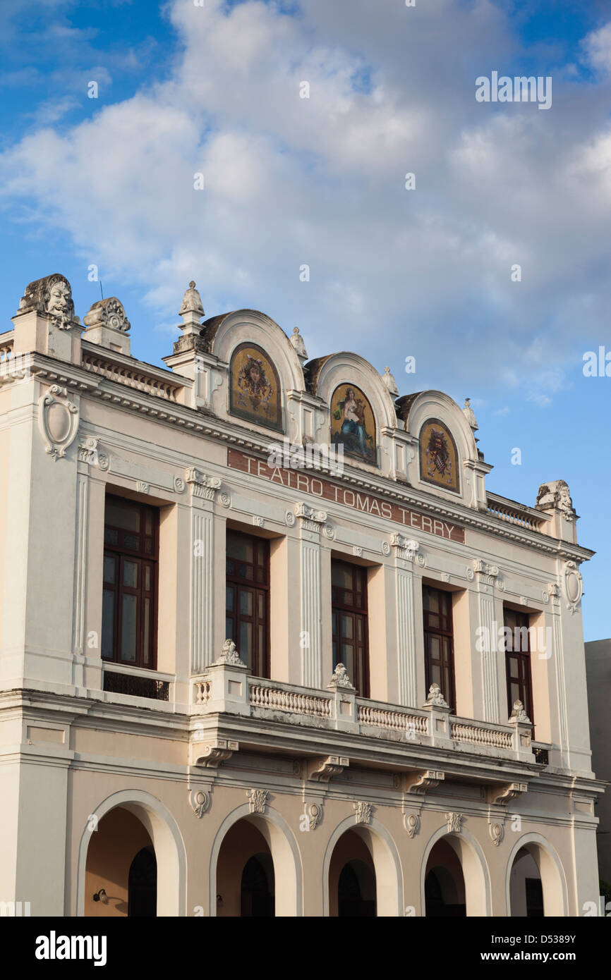 Cuba, Cienfuegos, Cienfuegos Province, Teatro Tomas Terry, la fin de l'après-midi Banque D'Images