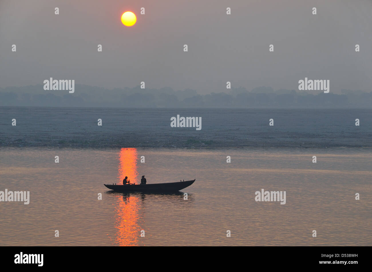 Lever du soleil sur le Gange à Varanasi Banque D'Images