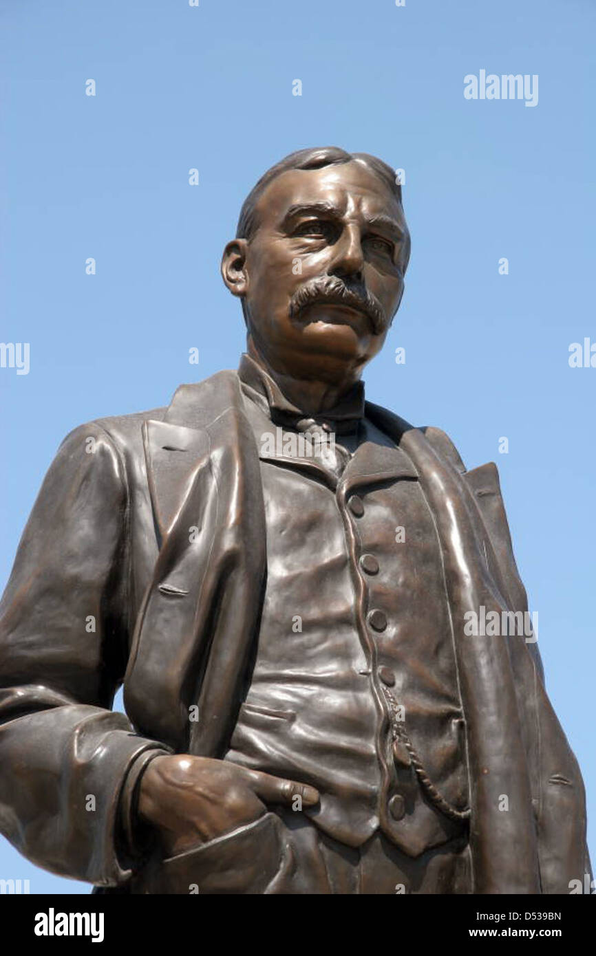 La statue de Henry Morrison Flagler se dresse au terminal de ferry de Key West Bight, commémorant son rôle dans le développement du chemin de fer de la côte est de la Floride. Les contributions de Flagler au transport et au développement de la région sont honorées dans ce mémorial. Banque D'Images