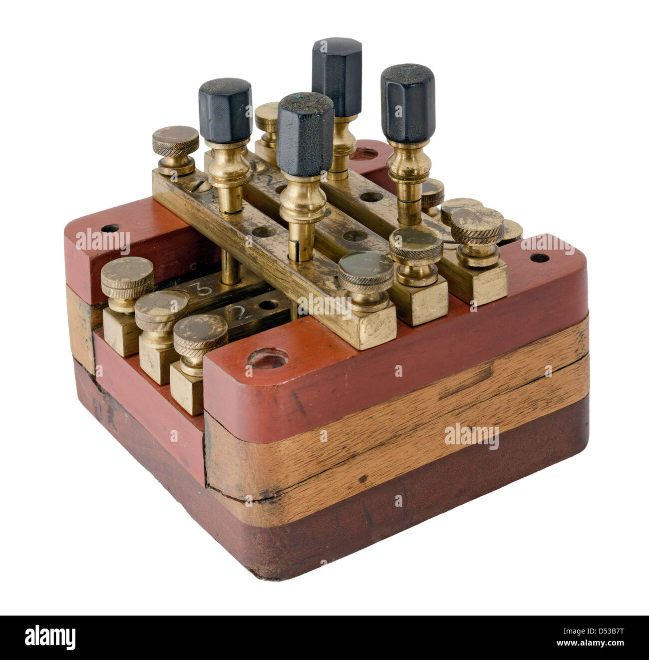 Ancien interrupteur circuits électriques, avec support en bois. isolated on white Banque D'Images