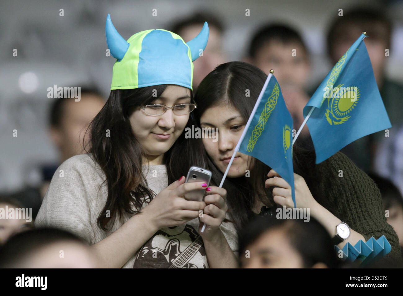 Astana, Kazakhstan. 22 mars 2013. Les partisans pendant la Coupe du Monde de Football 2014 football match de qualification du groupe C entre le Kazakhstan et l'Allemagne à Astana Arena à Astana, Kazakhstan, le 22 mars 2013. Photo : Fredrik von Erichsen/dpa/Alamy Live News Banque D'Images