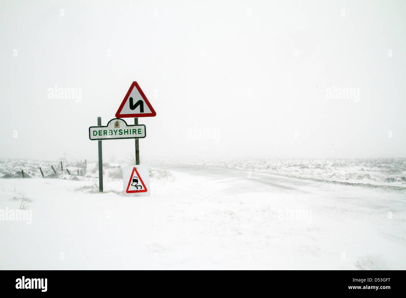 Le Derbyshire, Royaume-Uni. 23 mars 2013. White out conditions sur la frontière de Derbyshire. Crédit : Gary Bagshawe / Alamy Live News Banque D'Images