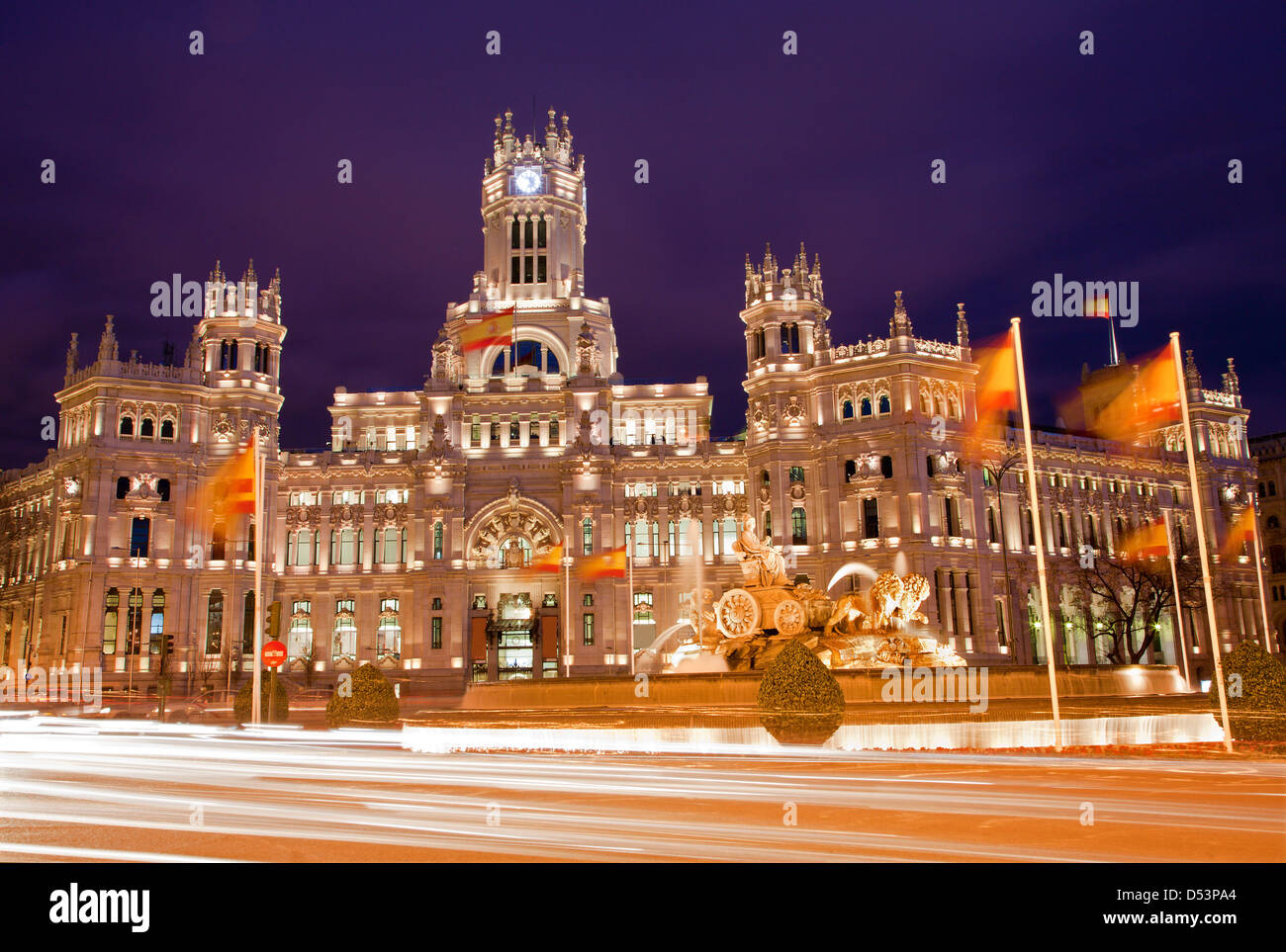 Madrid - Palais des Communications de la Plaza de Cibeles dans dusk Banque D'Images