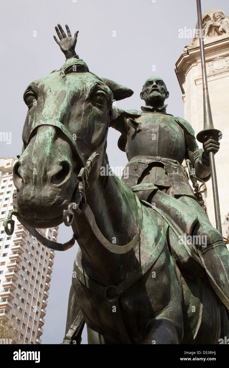 Madrid - statue de Don Quichotte de Cervantes memorial par le sculpteur Lorenzo Coullaut Valera (1925 - 1930) sur la Plaza Espana. Banque D'Images