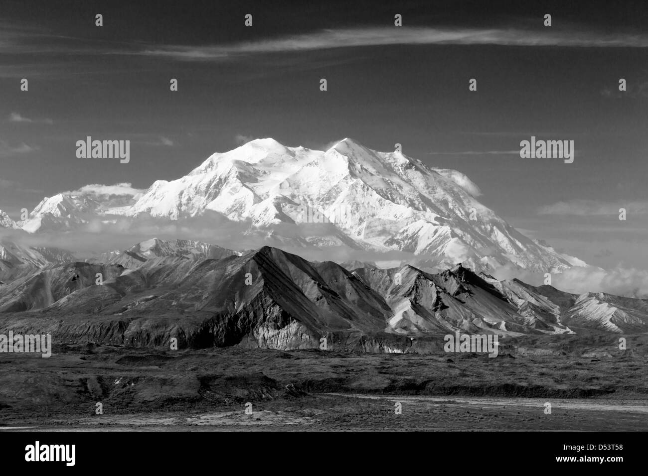 Mt. McKinley (Denali Mountain), point le plus élevé en Amérique du Nord (20 320') vue depuis le côté ouest de Denali National Park, AK Banque D'Images