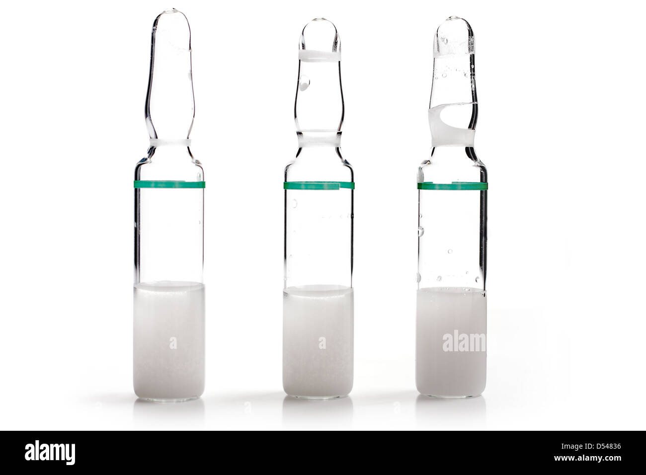 Trois flacons de médicament sur un fond blanc, isolé studio Banque D'Images
