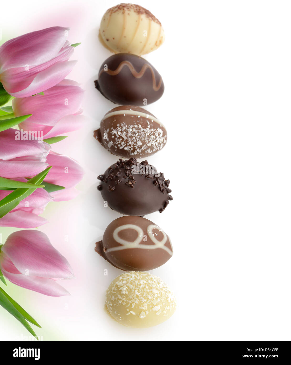 La collecte des Œufs en chocolat sur fond blanc Banque D'Images