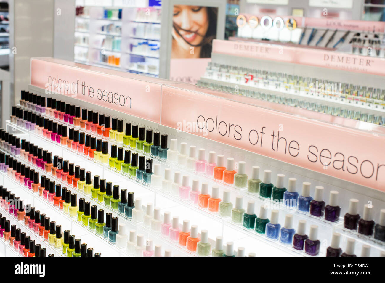 Vernis à ongles sur l'affichage à une expérience bien Walgreens Flagship store dans le centre-ville de Washington, DC. Banque D'Images