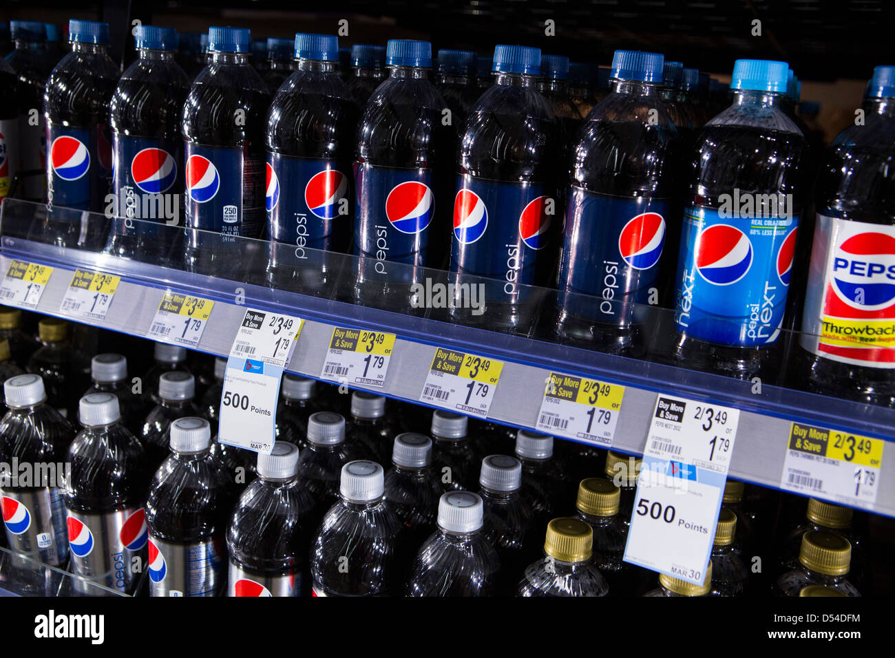 Produits Pepsi sur l'affichage à un Walgreens Flagship store. Banque D'Images