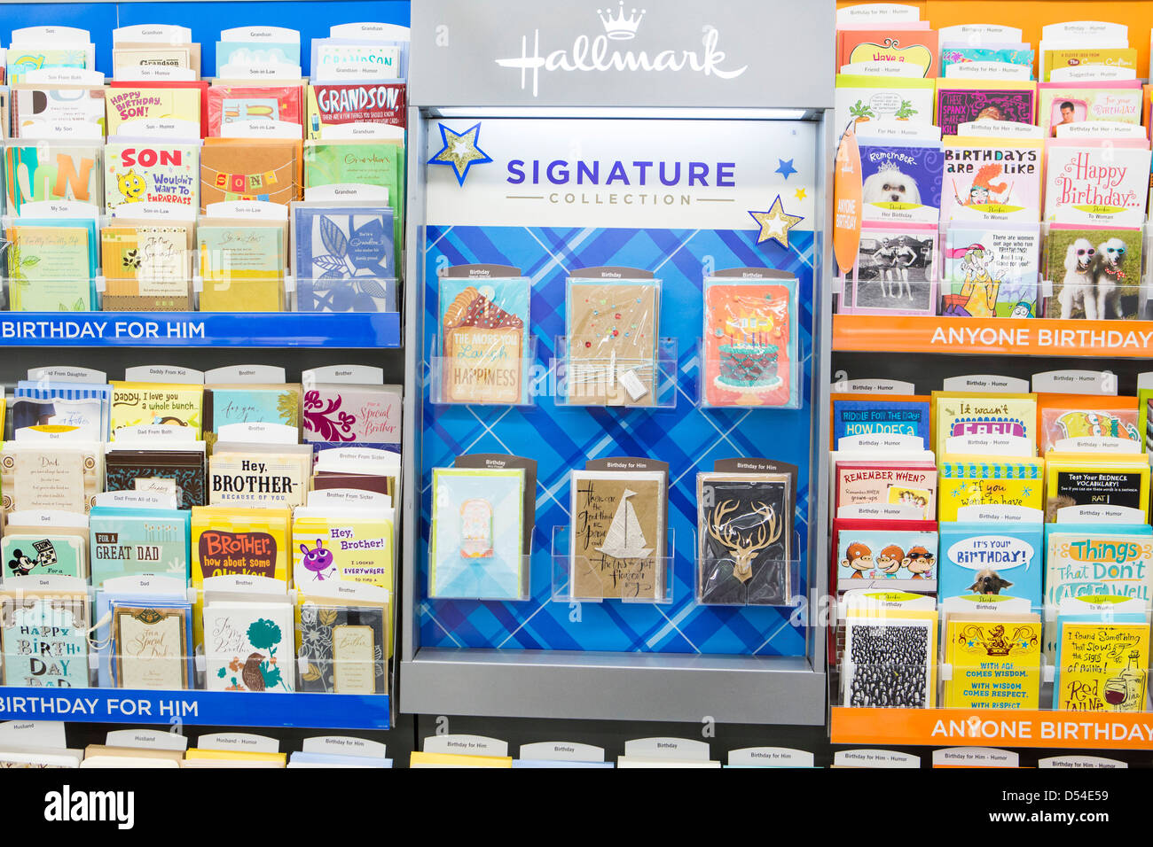 Marque de cartes de vœux sur l'affichage à un Walgreens Flagship store. Banque D'Images
