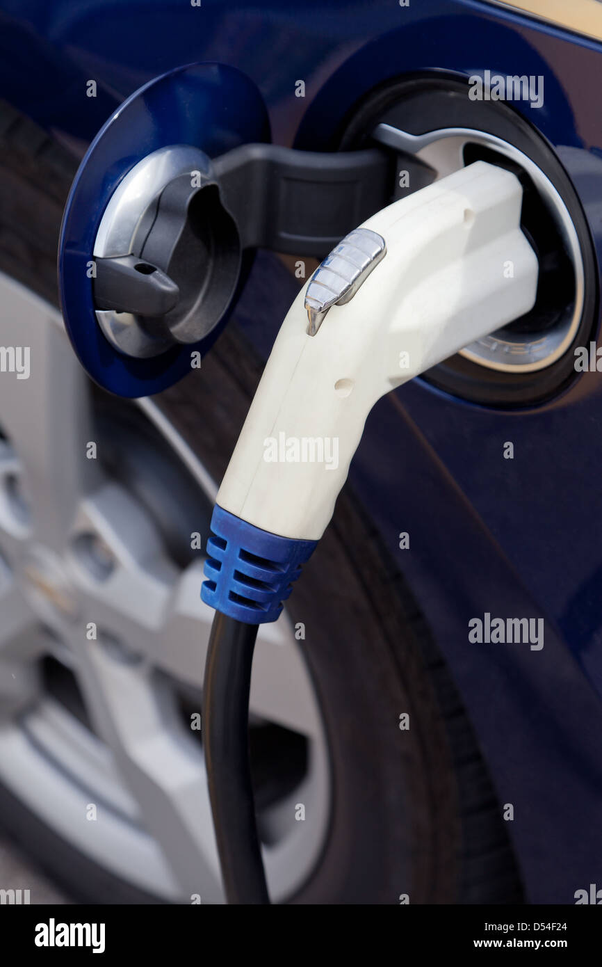 Plug-in gratuit pour une voiture électrique à un parc d'état Banque D'Images