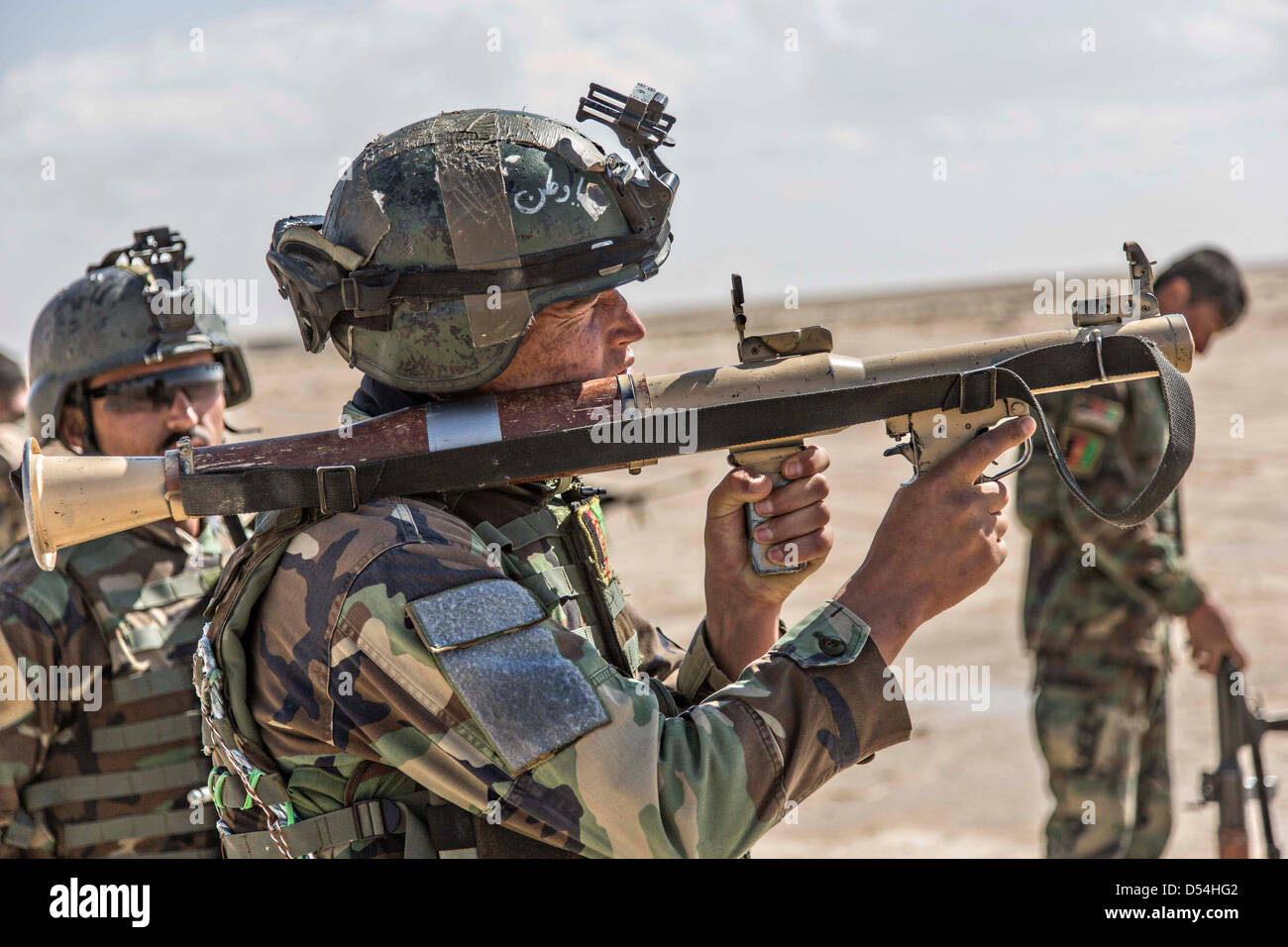 Les commandos afghans du Kandak préparer à tirer une roquette à un tir direct au cours de la formation le 23 mars 2013 dans le district de lave, dans la province d'Helmand, en Afghanistan. Banque D'Images